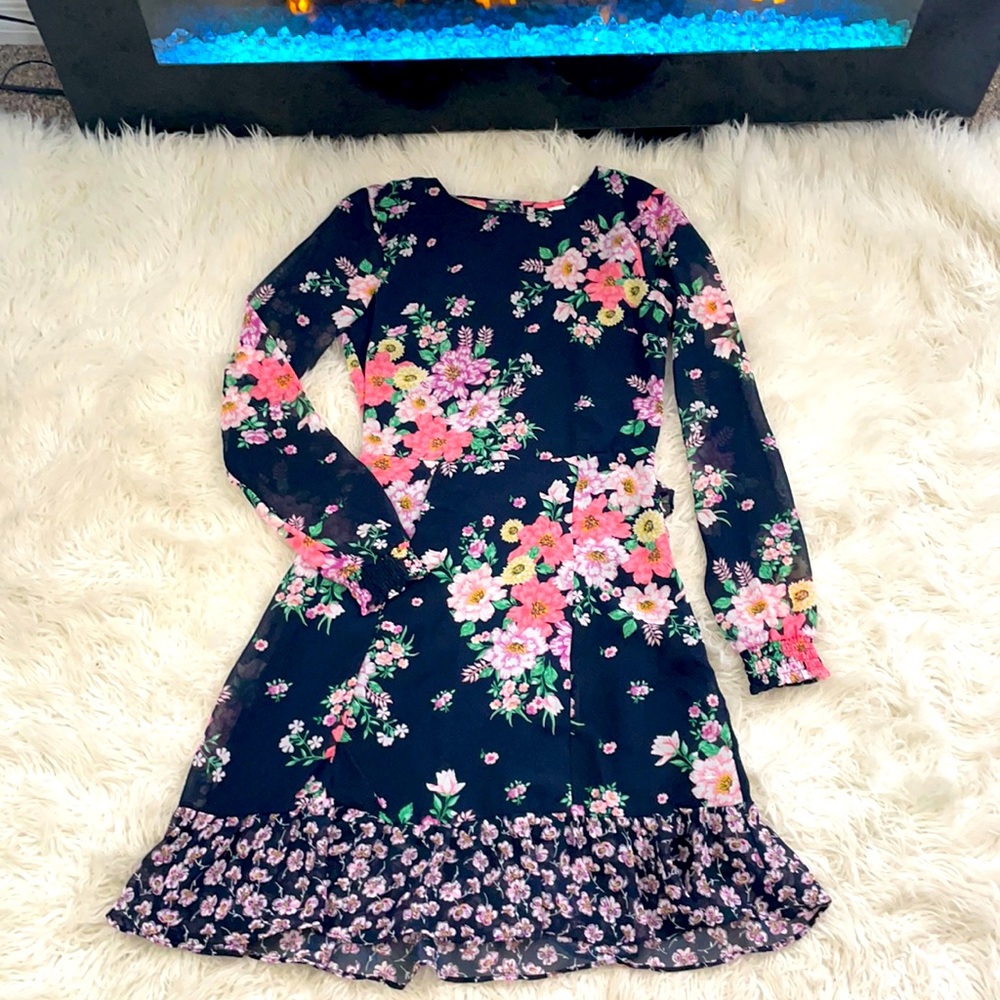 H&M women dress. Floral printed dress. Size 8